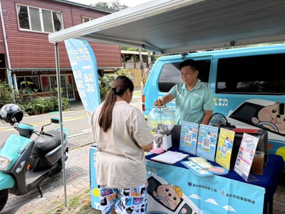 中市就業服務巡迴車深入各地。